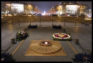eternal-flame-arc-de-triomphe.half