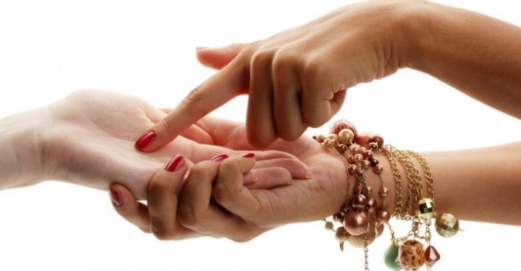 la-quiromancia-es-la-ciencia-encargada-de-interpretar-y-leer-las-lineas-de-la-mano-800x416