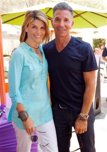 190315-lori-loughlin-mossimo-giannulli-al-0911_c3e7de8fbd7f36a54e75ae68b799ea7c.fit-360w